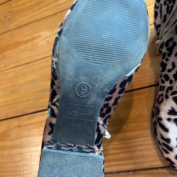 (175) CHEETAH BOOTS - Picture 8 of 8